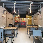 Oyo 1158 Thestaycafe Hostel